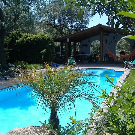In Con Giardino Privato E Piscina Massa Lubrense