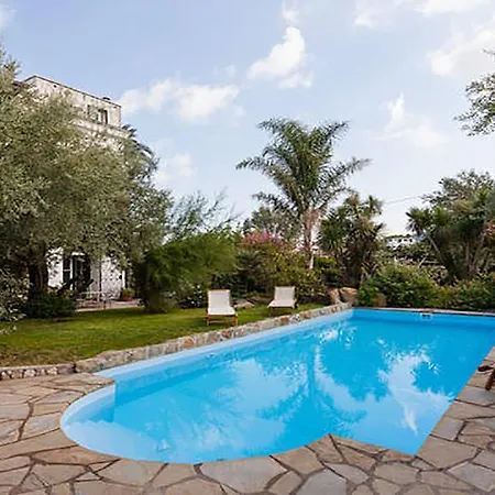 In Con Giardino Privato E Piscina