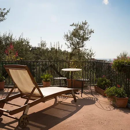 In Con Giardino Privato E Piscina Appartement *