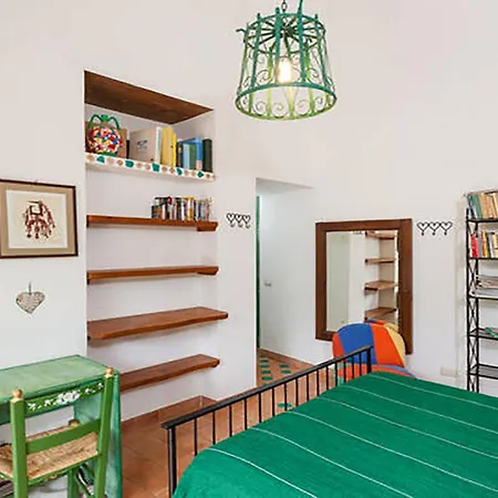 In Con Giardino Privato E Piscina Appartement