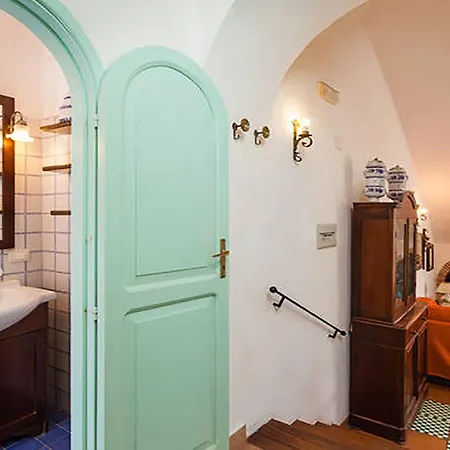 In Con Giardino Privato E Piscina Appartement