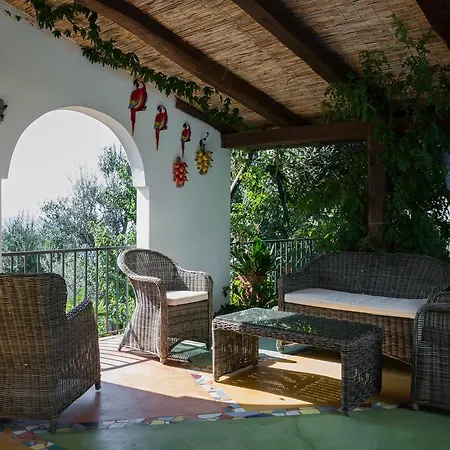 In Con Giardino Privato E Piscina Appartement